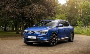 Ông Phạm Nhật Vượng dừng dịch vụ taxi bằng VinFast VF 8