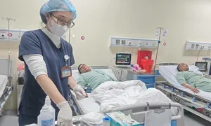 Hai nạn nhân vụ cháy quán hát suy hô hấp, nghi ngộ độc khí