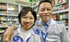 Bố trở thành đồng môn của con gái ở ĐH Y