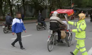 Người đi bộ vượt đèn đỏ bị phạt đến 250.000 đồng Người đi bộ vượt đèn đỏ bị phạt đến 250.000 đồng