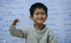 Cậu học trò 10 tuổi gây sốt khi hát dân ca