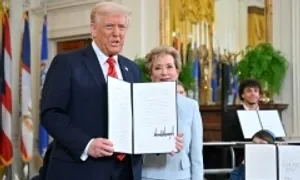 Ông Trump ký sắc lệnh giải thể Bộ Giáo dục Mỹ Ông Trump ký sắc lệnh giải thể Bộ Giáo dục Mỹ