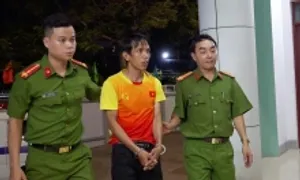 Gã cha dượng thừa nhận đánh con người tình tử vong Gã cha dượng thừa nhận đánh con người tình tử vong