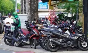 Sau 20 km metro, ngán đi bộ một km trên vỉa hè Sau 20 km metro, ngán đi bộ một km trên vỉa hè