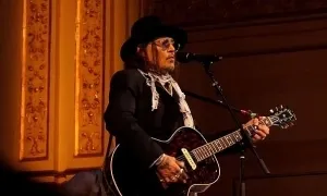 Johnny Depp hát tôn vinh 'biểu tượng punk rock' Patti Smith Johnny Depp hát tôn vinh 'biểu tượng punk rock' Patti Smith