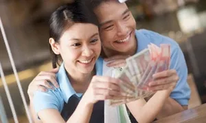 Bố đều đặn nộp lương dù mẹ chỉ 'ở nhà ăn bám' Bố đều đặn nộp lương dù mẹ chỉ 'ở nhà ăn bám'