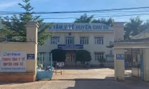 Bác sĩ bị người nhà bệnh nhân hành hung Bác sĩ bị người nhà bệnh nhân hành hung