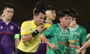 Treo còi trọng tài thổi phạt đền sai cho Ninh Bình ở Cup Quốc gia Treo còi trọng tài thổi phạt đền sai cho Ninh Bình ở Cup Quốc gia