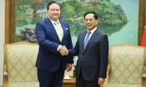 Đại sứ Knapper: 'Việt Nam đã hành động nhanh chóng với những quan tâm của Mỹ' Đại sứ Knapper: 'Việt Nam đã hành động nhanh chóng với những quan tâm của Mỹ'