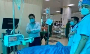 Chạy đua cấp cứu nạn nhân vụ xe khách đấu đầu xe tải Chạy đua cấp cứu nạn nhân vụ xe khách đấu đầu xe tải
