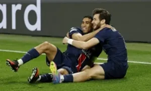 PSG đặt một chân vào bán kết Champions League PSG đặt một chân vào bán kết Champions League