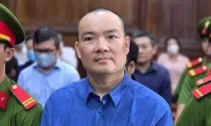 Cựu giám đốc Trung tâm Dạy nghề lái xe Sài Gòn bị đề nghị 11-12 năm tù Cựu giám đốc Trung tâm Dạy nghề lái xe Sài Gòn bị đề nghị 11-12 năm tù