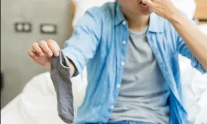 Bị nấm phổi vì thói quen ngửi tất bẩn Bị nấm phổi vì thói quen ngửi tất bẩn