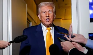 Ông Trump đề nghị các bên 'ngừng nói suông' trong đàm phán Ukraine Ông Trump đề nghị các bên 'ngừng nói suông' trong đàm phán Ukraine