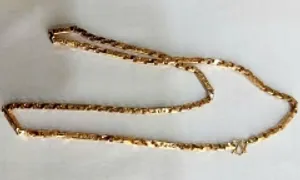 Mang bình xịt hơi cay cướp tiệm vàng