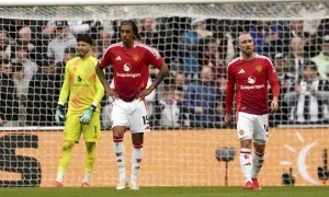 Neville: 'Man Utd phòng ngự như trẻ em 5 tuổi' Neville: 'Man Utd phòng ngự như trẻ em 5 tuổi'