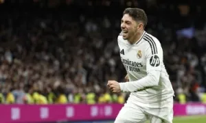 Siêu phẩm phút bù giờ giúp Real bám đuổi Barca Siêu phẩm phút bù giờ giúp Real bám đuổi Barca
