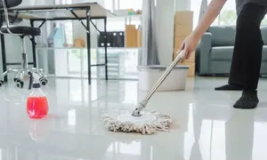 Vì sao lau nhà xong có mùi tanh?