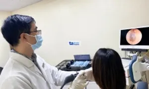 Bị nhện sống chui vào trong tai Bị nhện sống chui vào trong tai