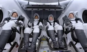 Tàu SpaceX chở 4 phi hành gia tư nhân trở về Trái Đất Tàu SpaceX chở 4 phi hành gia tư nhân trở về Trái Đất