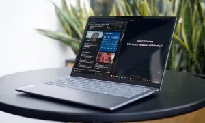 Laptop AI mỏng nhẹ, giá gần 40 triệu đồng Laptop AI mỏng nhẹ, giá gần 40 triệu đồng
