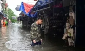 Hoạt động kinh doanh đình trệ vì mưa ngập Hoạt động kinh doanh đình trệ vì mưa ngập