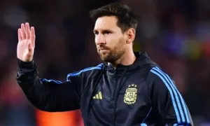 Messi khóc trước trận sân nhà cuối cùng với Argentina