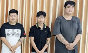 Giả công an chặn nhóm đua xe để cướp