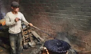 Cảnh sát đột kích xưởng sản xuất cà phê giả