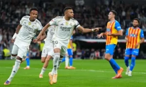 Mbappe giúp Real bỏ xa Barca